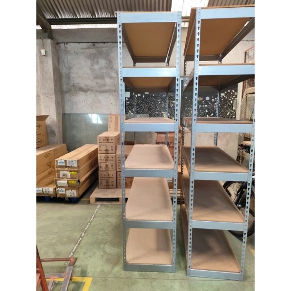 RACK DE FIERRO CON RESISTENCIA 500KG BASE REPISAS DE MADERA USADO